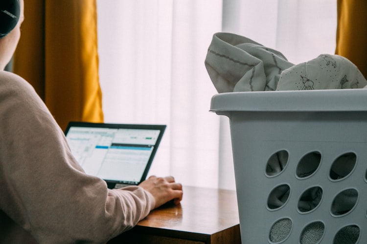 Bored working at home next to the washing that needs to be done, rethinking remote working